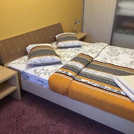 Kyiv Apartment In The City Center On Turgenevskaya Street Exteriör bild