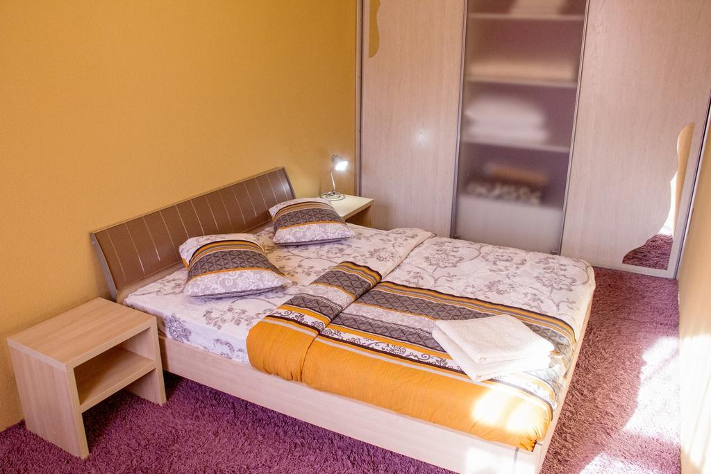 Kyiv Apartment In The City Center On Turgenevskaya Street Exteriör bild