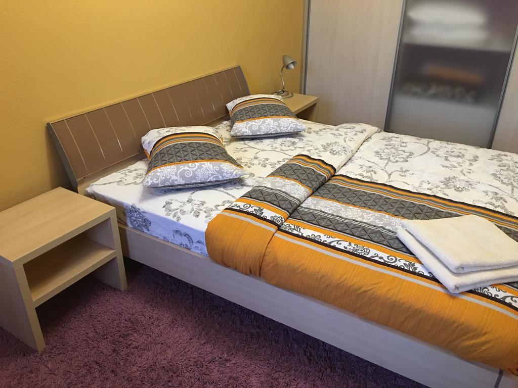Kyiv Apartment In The City Center On Turgenevskaya Street Exteriör bild